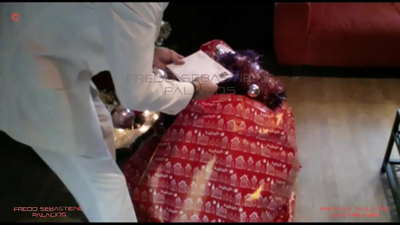 妈妈，我得到了我的圣诞礼物 毛茸茸的金发妈妈婊子与大屁股疯狂的公鸡