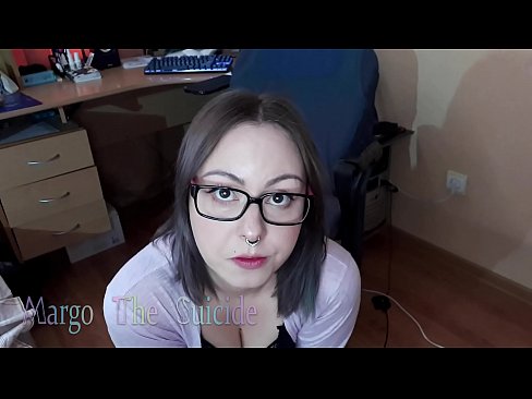 ❤️ 性感的眼镜女孩在镜头前深深地吸吮假阳具 ❤️ Super sex❌️❤