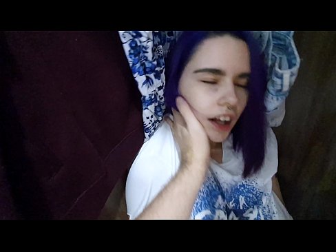 ❤️ 在衣柜里发现我的妹妹并帮助她射精 ❤️ Super sex❌️❤